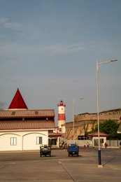 Accra;-Ghana;-Jamestown;-lighthouse;-Jamestown-lighthouse;-Ussher-Fort;-square;-market;-wide-shot;-colonial-architecture;-colonial-heritage;-Gold-Coast;-West-Africa;-Gulf-of-Guinea;-historic-district;-fishing-community;-tricycle;-urban-transport;-documentary-photography;-Kaleidos;-Kaleidos-images;-La-parole-à-limage;-Stories-Pictures;-Tarek-Charara